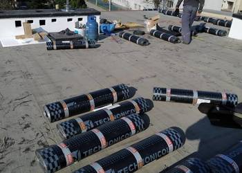 Dekarz dachy w papie.