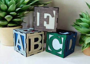 Duża Drewniana Kostka Edukacyjna z Alfabetem