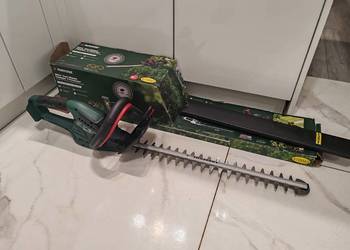 Akumulatorowe nożyce do żywopłotu marki Parkside, model 20V Cordless Hedge