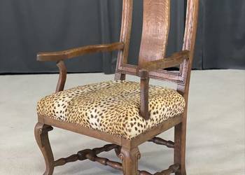 Klasyczny fotel dębowy, siedzisko w panterkę - wyjątkowy akcent
