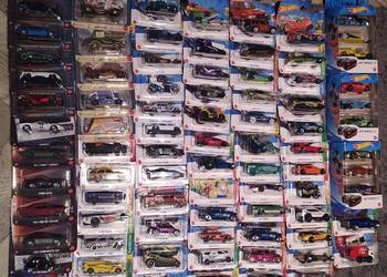 Modele kolekcjonerskie Hot Wheels 89 sztuk