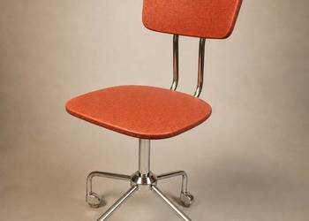 Krzesło vintage z lat 50/60 – koralowy skaj, chrom