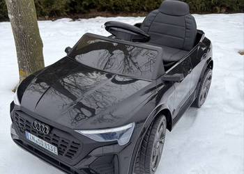 Elektryczny samochód Audi SQ8 na akumulator nowy