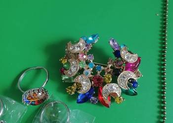 Ozdoby błyskotki dla kobiet. Ozdoby błyskotki dla kobiet.