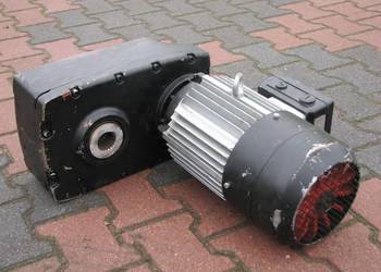 Motoreduktor dwubiegowy 0.75/3kw. 18/78obr./min.