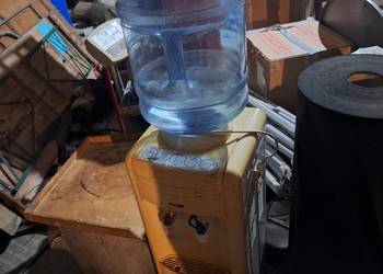 Dystrybutor do wody, sprawny