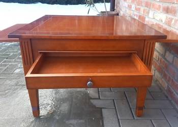 Stolik kawowy stylowy drewniany z szufladami i półkami (734)