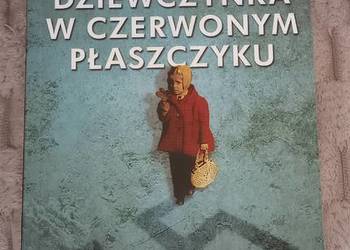 Dziewczynka w czerwonym płaszczyku