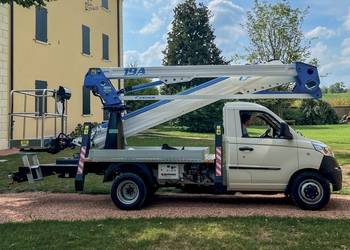 Nowy podnośnik koszowy Socage 19A na podwoziu Piaggio Porter