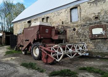 Kombajn zbożowy International 322