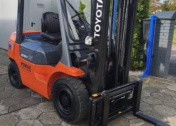 Wózek widłowy TOYOTA 7FDF25 diesel 2,5 T automat przesuw boczny UDT