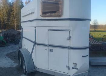 Przyczepa do przewozu koni