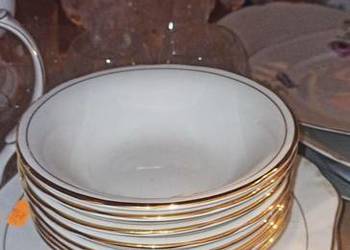 Biała miseczka, DUCHESS, England.  Ze złotą krawędzią.