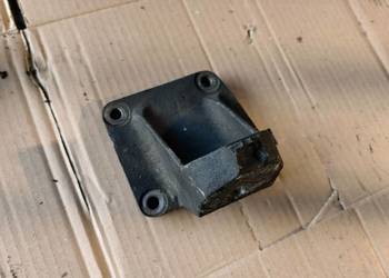 Łapa mocowanie silnika BMW E38 725 tds prawa