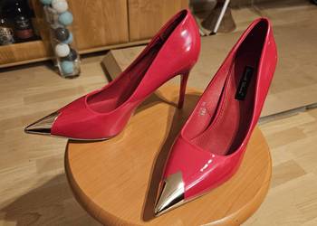 Szpilki nr 39 czerwone lakierki złote czubki - nowe