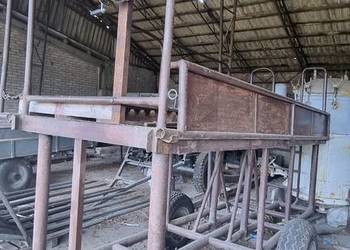 Platforma sadownicza do cięcia drzew i zbioru owoców