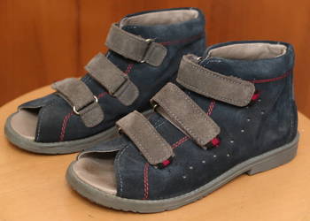 Buty, sandały ortopedyczne dla chłopca firmy DAWID rozm. 32