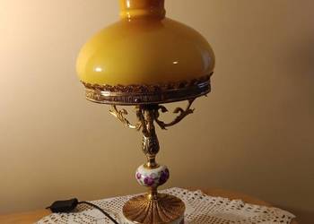Stylowa lampa stołowa