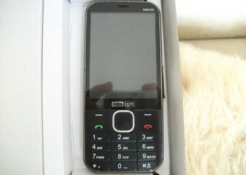 Komórkowy telefon Maxcom MM330 z ładowarką