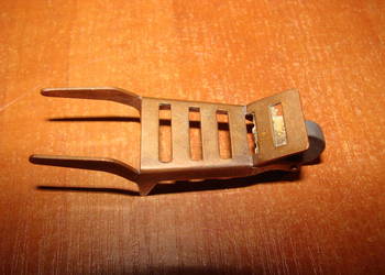 miniaturowa miedziana taczka