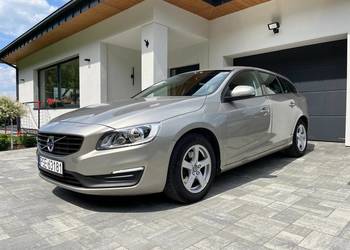 Volvo V60 2015 – Niezawodny i komfortowy samochód z bogatym wyposażeniem!
