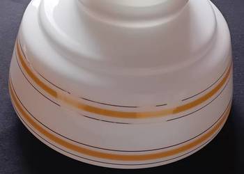 Klosz do lampy art deco, szkło warstwowe, produkowany także w okresie PRL.