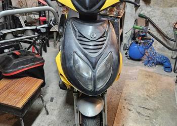 Sprzedam doinwestowany skuter w dobrym stanie.