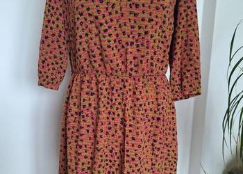 Śliczna pomarańczowa sukienka w drobne wzorki 38