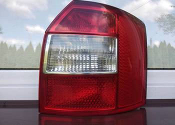 Audi A4 B6 kombi Avant lampa tył tylna prawa wkład oprawka Europa