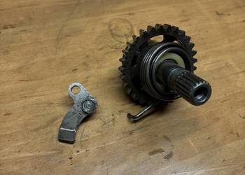 Mechanizm kopniaka wałek sprężyna tryb blokada Honda CR 125