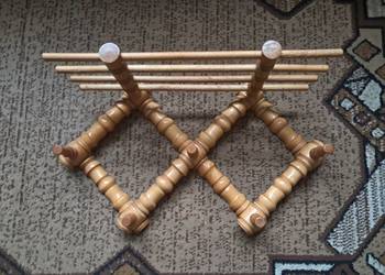 Wieszak drewniany na ubrania PRL