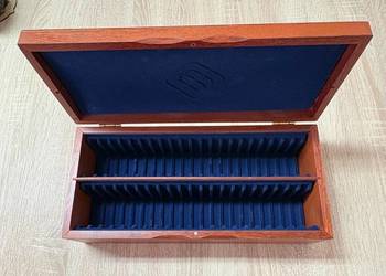 Duże drewniane pudełko kolekcjonerskie – kaseta na monety / kapsle