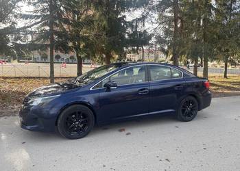 niezwodna toyota avensis sedan