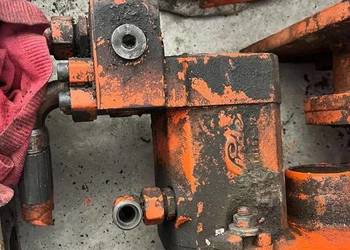 Silnik reduktora obrotu, hydromotor.