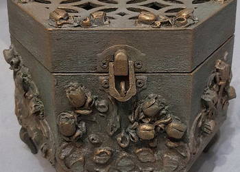 Szkatułka barokowa na biżuterię na giętych nóżkach