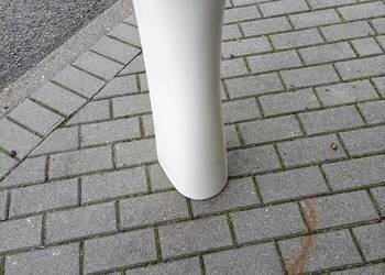 Postument stojący pod umywalkę