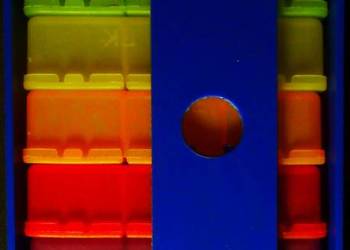 Dozownik leków, 7 kolorowych pudełeczek, każdy z nich podzielony na 3