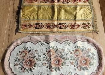 Stare dwie gobelinowe serwety ręcznie wyszywane kwiatowe ornamenty