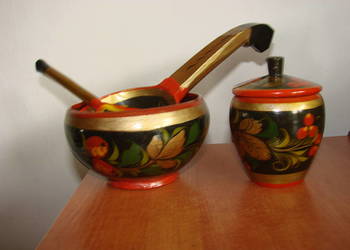 Chochłoma drewniane kolorowe łyżki, naczynia