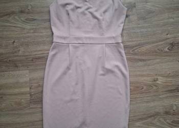 Piękna pudrowa imprezowa sukienka z ozdobnymi dekoltem 40 pudrowy róż