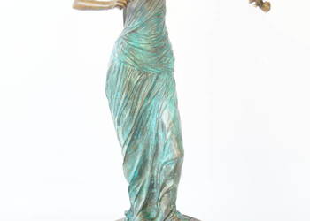 Kobieta ze skrzypcami figura z brązu skrzypaczka patyna