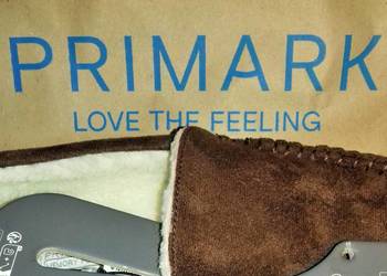 Modne, brązowe kapcie mokasyny marki Primark.