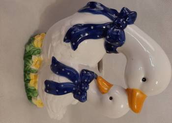 Ceramiczna figurka - kaczuszka/gąska pojemnik do powieszenia