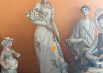 Piękna, wysoka figurka dziewczyny z bukietem.  Bez sygnatury