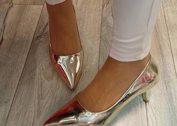 (40) Złote niskie czółenka wieczorowe, Nowe