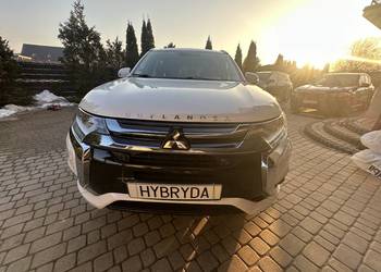 Mitsubishi Outlander hybryda plug in zasięg 34KM bogata wersja