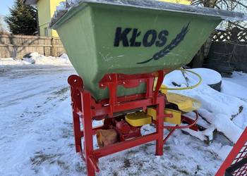 Rozsiewacz nawozu Kłos Motyl do wapna soli piasku