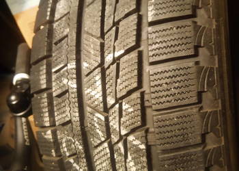 Opony zimowe 215/50 R17. 2022r. Komplet 4 sztuki.