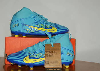 BUTY PIŁKARSKIE NIKE JR MERCURIAL SUPERFLY 9 CLUB KM FG/MG 37,5 DO9789 400