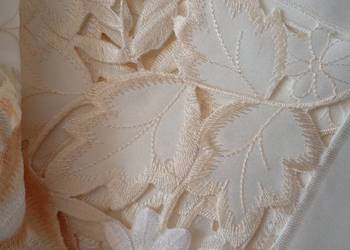 Obrus na prostokątny stół.